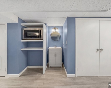 813 Morton - Photo Thumbnail 10