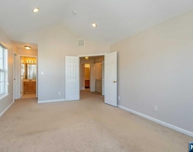 102 Lakeview - Photo Thumbnail 18