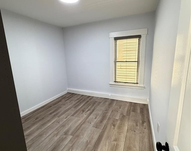 85 Midland - Photo Thumbnail 5