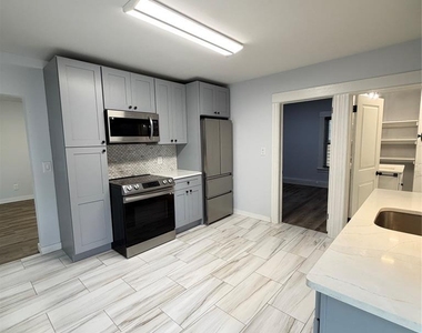 85 Midland - Photo Thumbnail 3