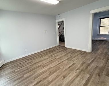 85 Midland - Photo Thumbnail 12