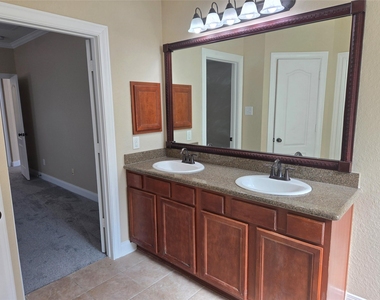 6611 Rosemary Knoll Lane - Photo Thumbnail 21