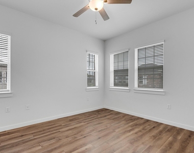 2709-710 Rockhill Road - Photo Thumbnail 6
