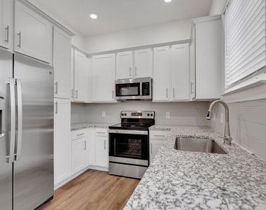 2709-710 Rockhill Road - Photo Thumbnail 5