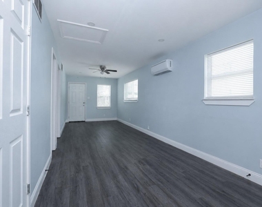 4120 Linn Street - Photo Thumbnail 2