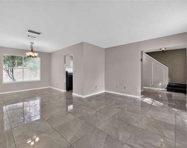 3423 Green Fields Drive - Photo Thumbnail 4