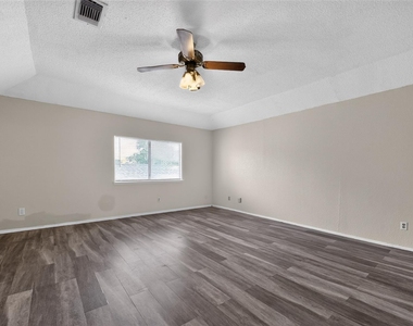 3423 Green Fields Drive - Photo Thumbnail 19