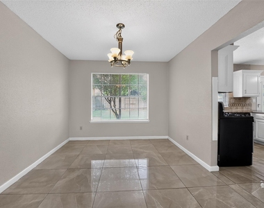 3423 Green Fields Drive - Photo Thumbnail 7