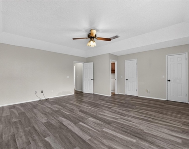 3423 Green Fields Drive - Photo Thumbnail 21