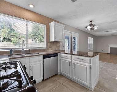 3423 Green Fields Drive - Photo Thumbnail 11