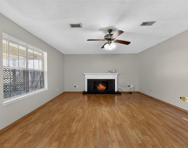 3423 Green Fields Drive - Photo Thumbnail 14