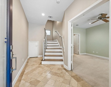 1912 Woodbury Street - Photo Thumbnail 12