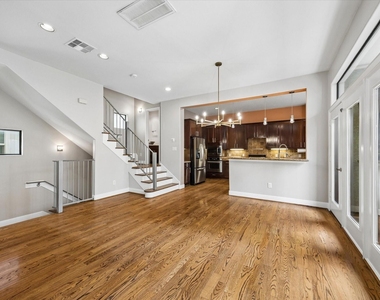 1912 Woodbury Street - Photo Thumbnail 18