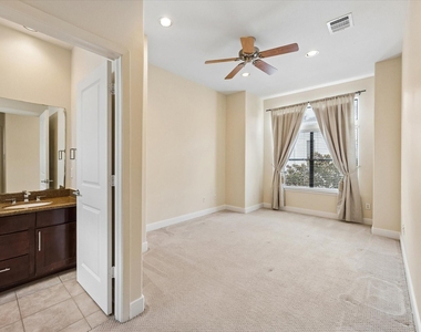 1912 Woodbury Street - Photo Thumbnail 10