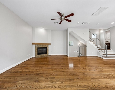 1912 Woodbury Street - Photo Thumbnail 19