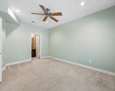 1912 Woodbury Street - Photo Thumbnail 13