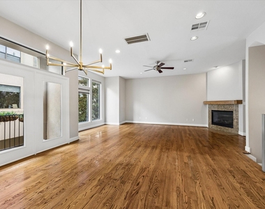 1912 Woodbury Street - Photo Thumbnail 20