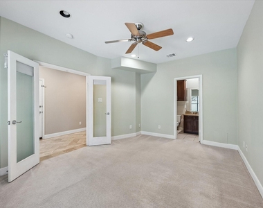 1912 Woodbury Street - Photo Thumbnail 14