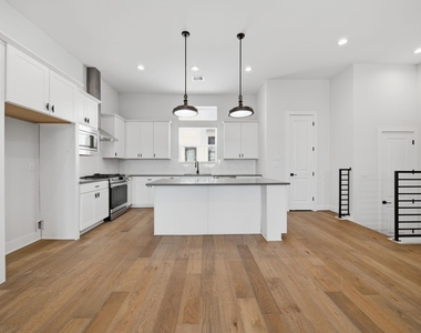 332 Eastwood Street - Photo Thumbnail 8