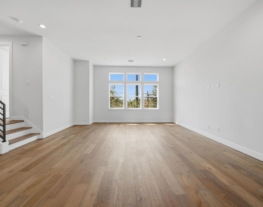 332 Eastwood Street - Photo Thumbnail 6