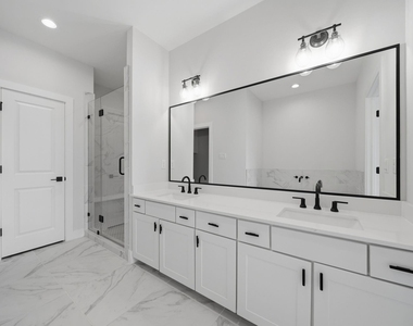 332 Eastwood Street - Photo Thumbnail 14