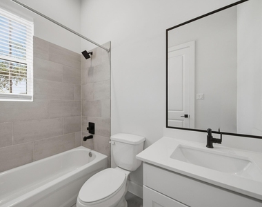 332 Eastwood Street - Photo Thumbnail 4