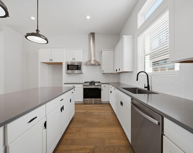 332 Eastwood Street - Photo Thumbnail 9