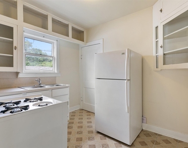 1133 Bayland Avenue - Photo Thumbnail 4