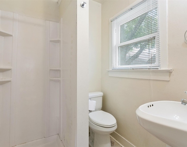1133 Bayland Avenue - Photo Thumbnail 6