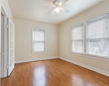 1133 Bayland Avenue - Photo Thumbnail 3