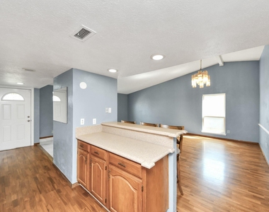 16835 Kilwinning Drive - Photo Thumbnail 8