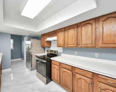 16835 Kilwinning Drive - Photo Thumbnail 17