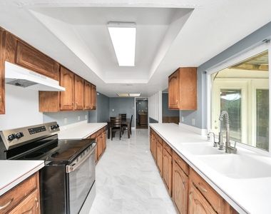 16835 Kilwinning Drive - Photo Thumbnail 20