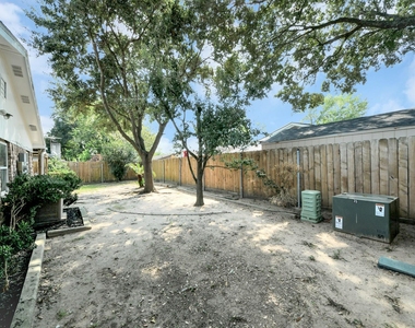 16835 Kilwinning Drive - Photo Thumbnail 35