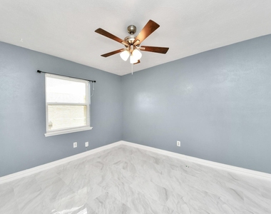 16835 Kilwinning Drive - Photo Thumbnail 14