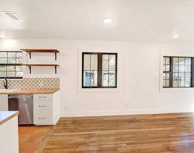 510 Parkview Boulevard - Photo Thumbnail 6