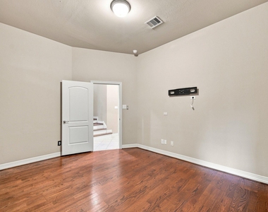 2422 Langston Street - Photo Thumbnail 9