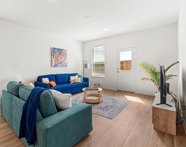 1301 Bright Hill Drive - Photo Thumbnail 9