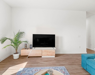 1301 Bright Hill Drive - Photo Thumbnail 14