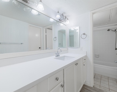 11201 Lynnbrook Drive - Photo Thumbnail 10