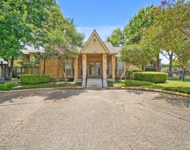 11201 Lynnbrook Drive - Photo Thumbnail 13