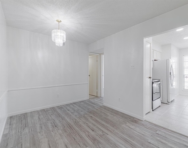 11201 Lynnbrook Drive - Photo Thumbnail 2