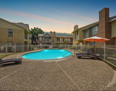 11201 Lynnbrook Drive - Photo Thumbnail 12