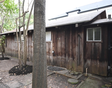 3235 Greenbriar Drive - Photo Thumbnail 9