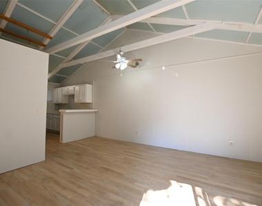 3235 Greenbriar Drive - Photo Thumbnail 3