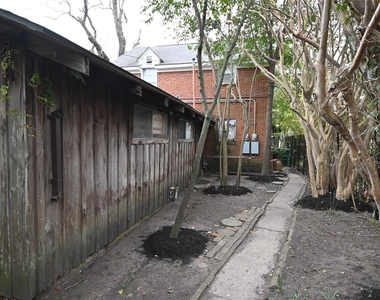 3235 Greenbriar Drive - Photo Thumbnail 1