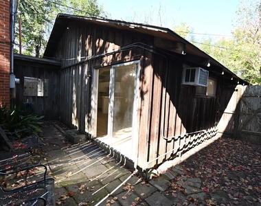 3235 Greenbriar Drive - Photo Thumbnail 7