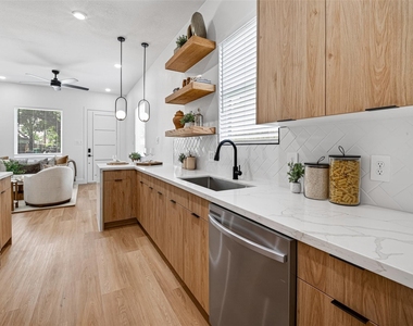 7836 Nashville St Unit B Street - Photo Thumbnail 5