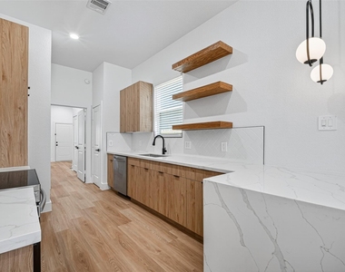 7836 Nashville St Unit B Street - Photo Thumbnail 23