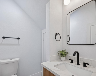 7836 Nashville St Unit B Street - Photo Thumbnail 11